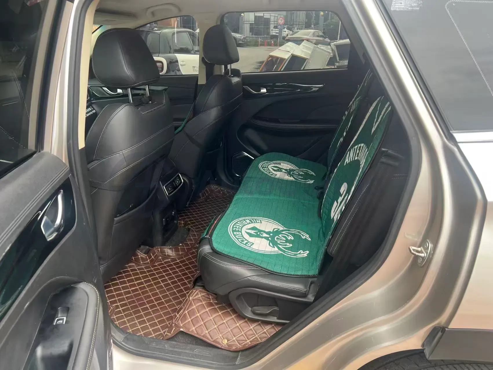 2019 Jetour X90 1.5T 156HP L4 6MT,autocango,china used car exporter,china ev exporter,chinese used car exporter,chinese used ev exporter