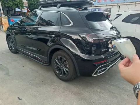 2025 HongQi HS5 2.0T 252HP L4 8AT