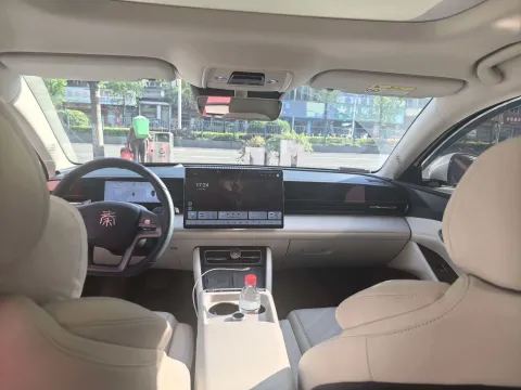 2025 BYD QinL BEV