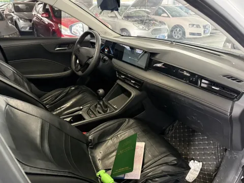 2023 Roewe i5 1.5L 129HP L4 5MT,autocango,china used car exporter,china ev exporter,chinese used car exporter,chinese used ev exporter