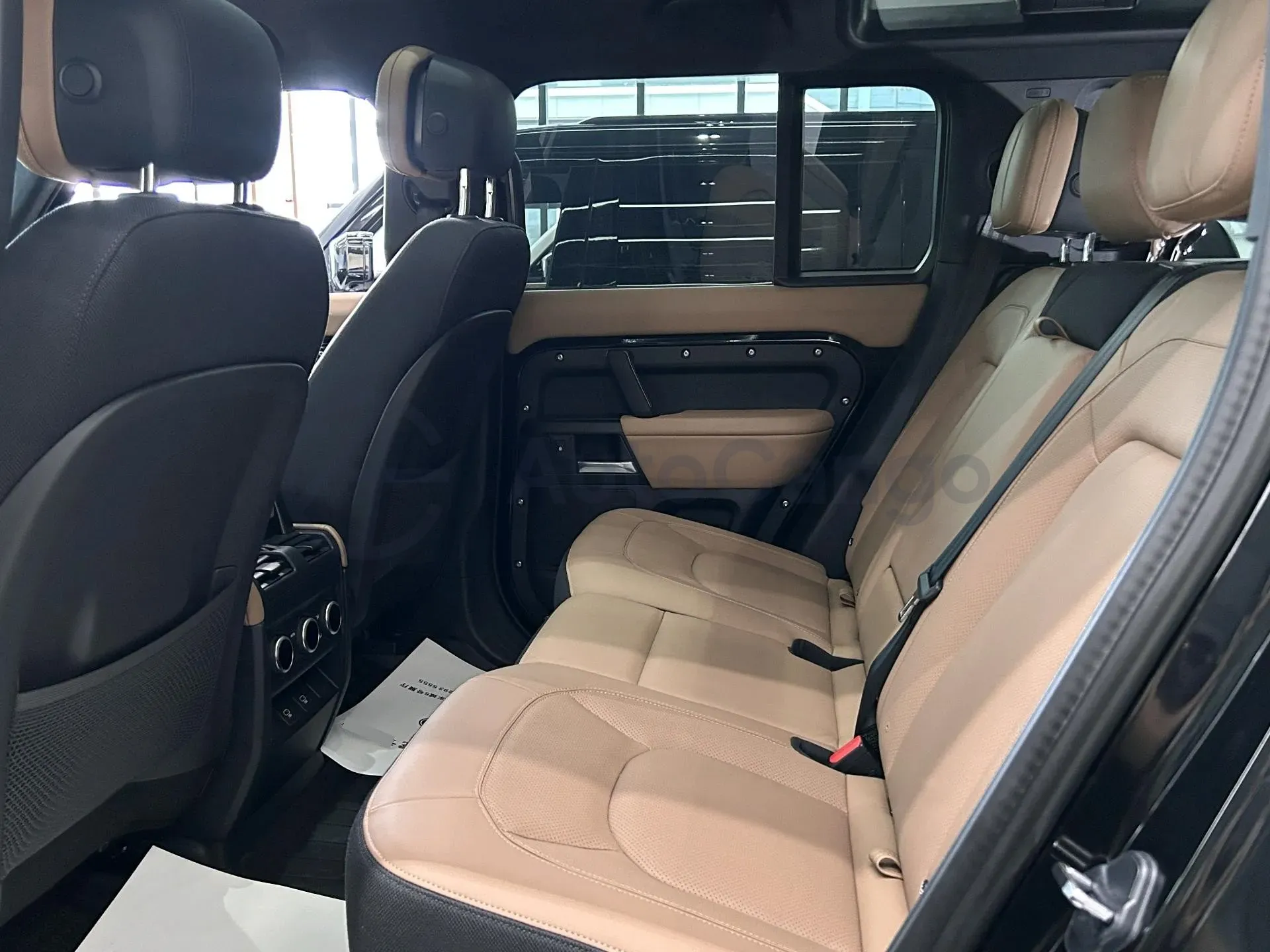 2025 Land Rover Defender 3.0T 400HP L6 8AT,autocango,china used car exporter,china ev exporter,chinese used car exporter,chinese used ev exporter
