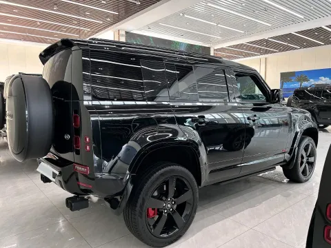 2025 Land Rover Defender 3.0T 400HP L6 8AT