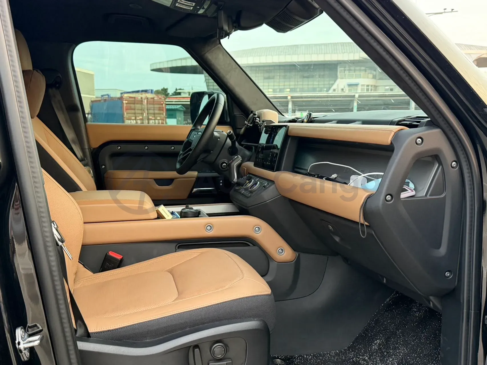 2025 Land Rover Defender 3.0T 400HP L6 8AT,autocango,china used car exporter,china ev exporter,chinese used car exporter,chinese used ev exporter