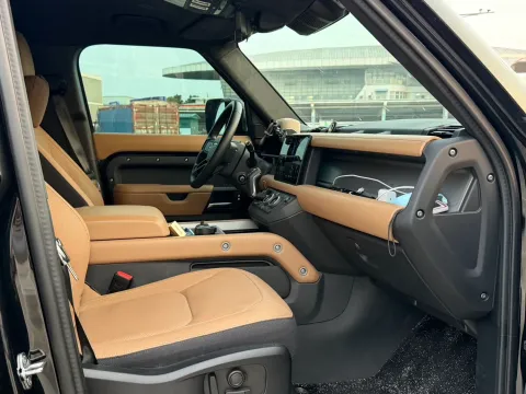 2025 Land Rover Defender 3.0T 400HP L6 8AT