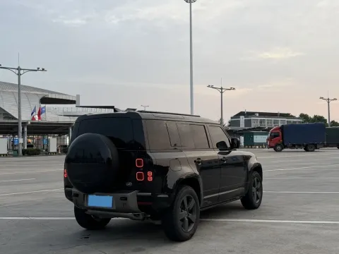 2025 Land Rover Defender 3.0T 400HP L6 8AT