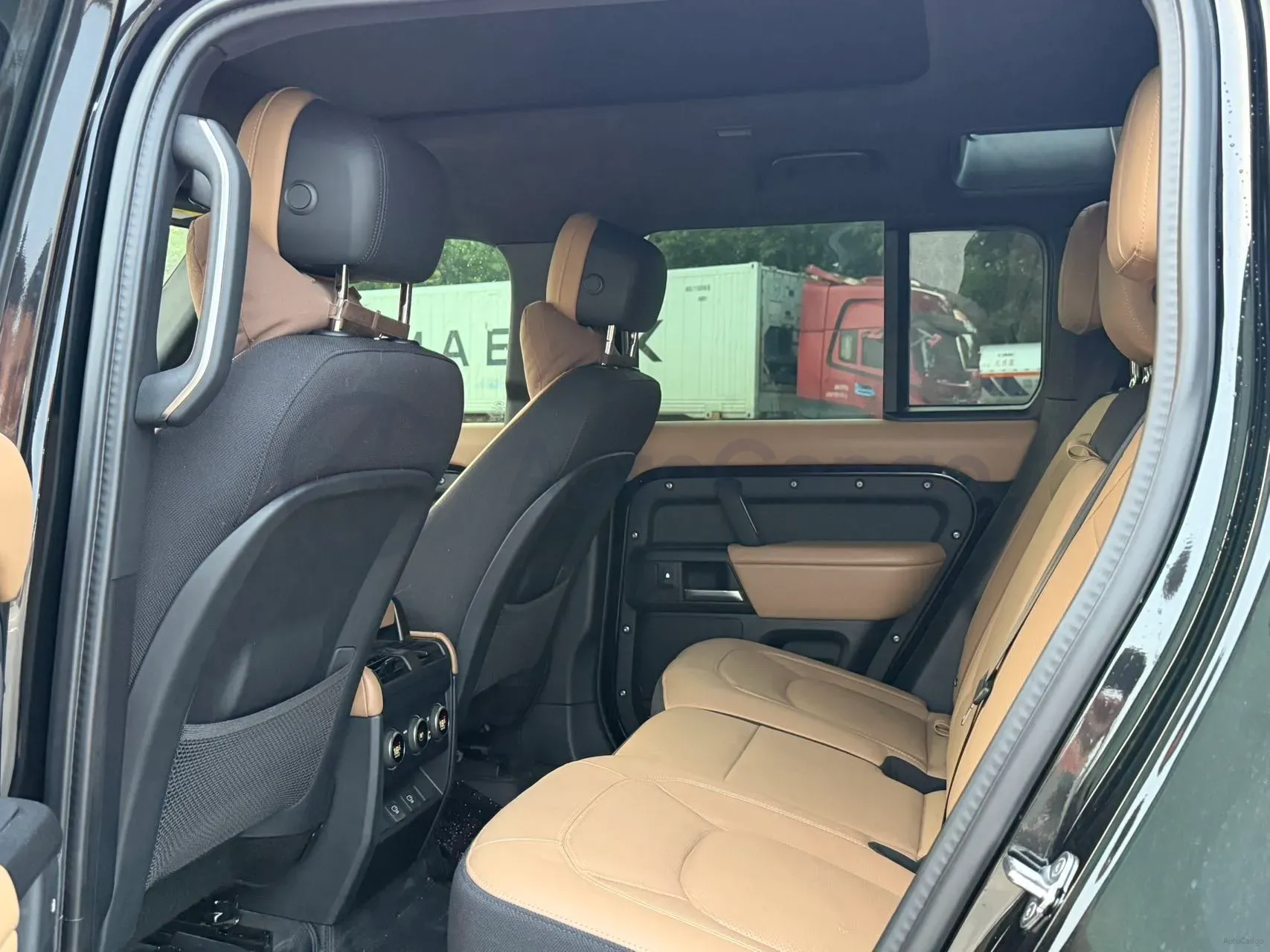 2025 Land Rover Defender 3.0T 400HP L6 8AT,autocango,china used car exporter,china ev exporter,chinese used car exporter,chinese used ev exporter