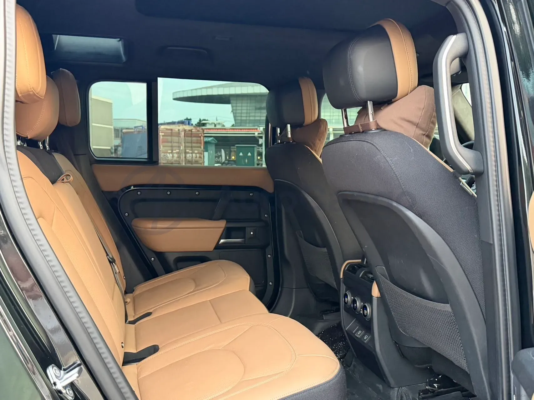 2025 Land Rover Defender 3.0T 400HP L6 8AT,autocango,china used car exporter,china ev exporter,chinese used car exporter,chinese used ev exporter