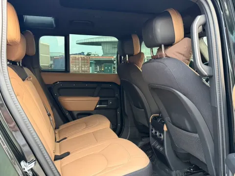 2025 Land Rover Defender 3.0T 400HP L6 8AT