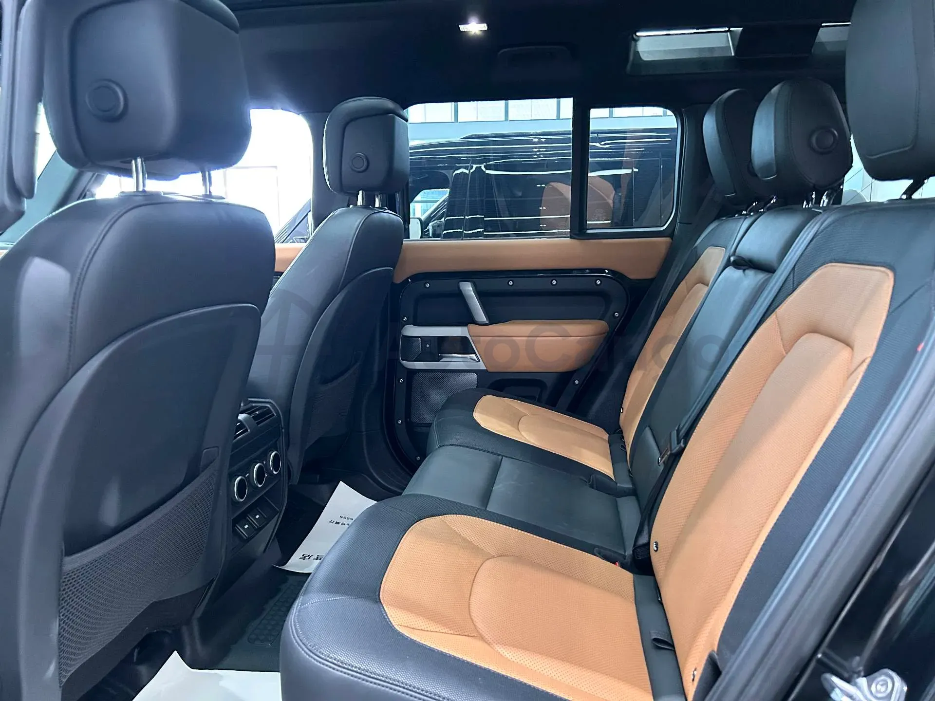 2024 Land Rover Defender 3.0T 400HP L6 8AT,autocango,china used car exporter,china ev exporter,chinese used car exporter,chinese used ev exporter