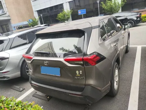 2022 Toyota RAV4 2.0L 171HP L4 CVT,autocango,china used car exporter,china ev exporter,chinese used car exporter,chinese used ev exporter