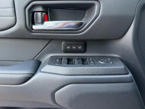 2025 Toyota Land Cruiser Prado 2.4T 282HP L4 8AT Hybrid 5.1KWH