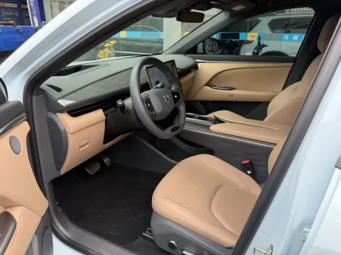 2024 HongQi H5 2.0T 224HP L4 8AT,autocango,china used car exporter,china ev exporter,chinese used car exporter,chinese used ev exporter