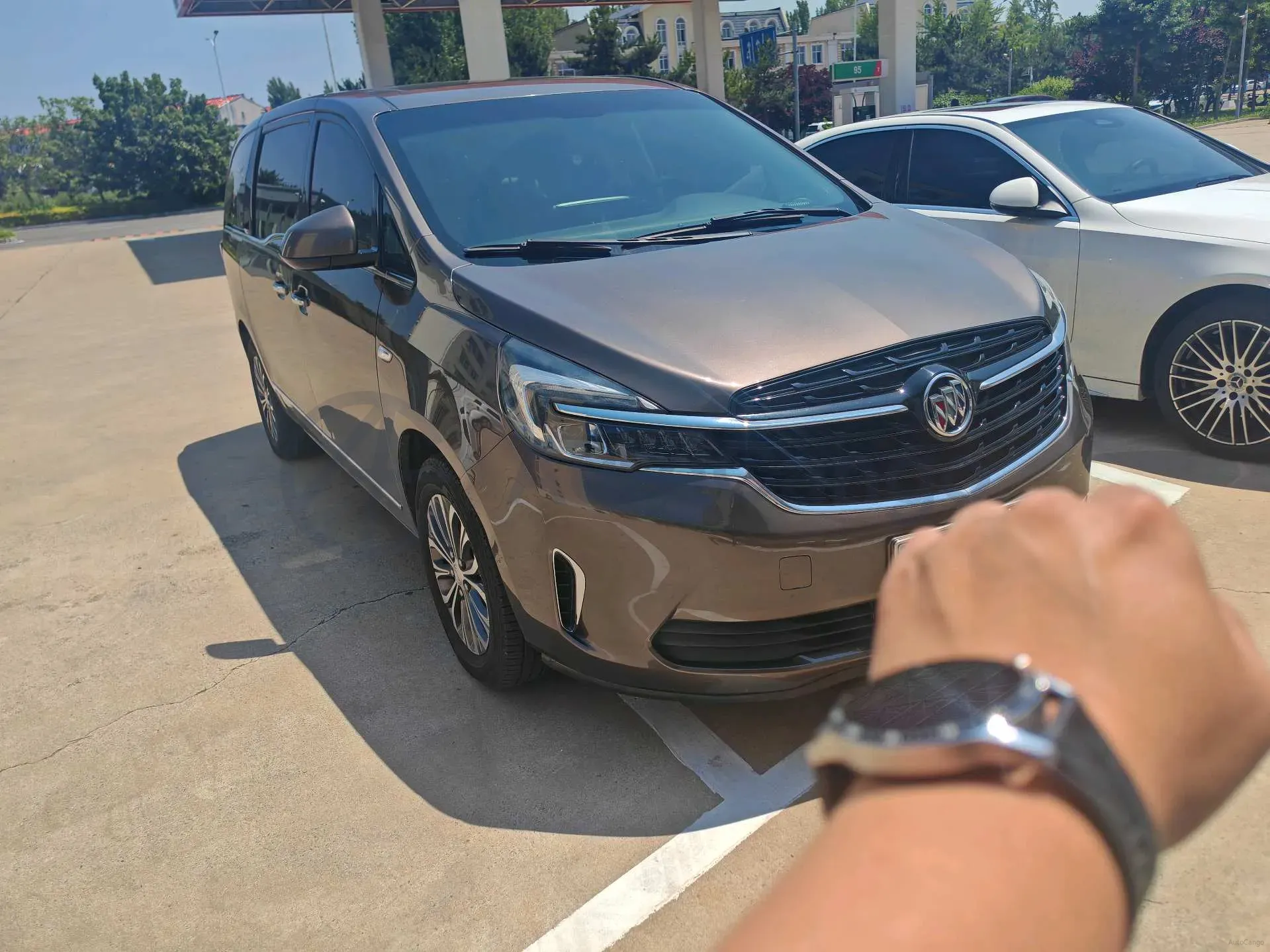 2022 Buick GL8 2.0T 237HP L4 9AT,autocango,china used car exporter,china ev exporter,chinese used car exporter,chinese used ev exporter