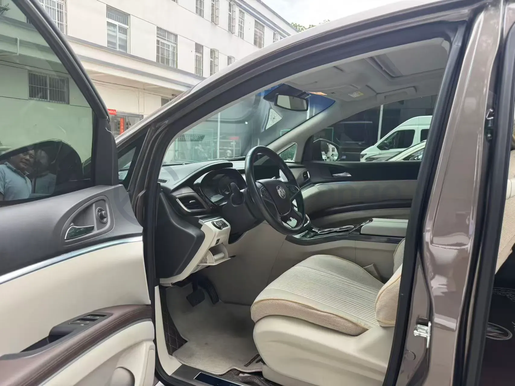 2022 Buick GL8 2.0T 237HP L4 9AT,autocango,china used car exporter,china ev exporter,chinese used car exporter,chinese used ev exporter