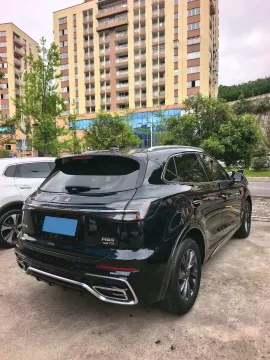 2023 HongQi HS5 2.0T 252HP L4 8AT