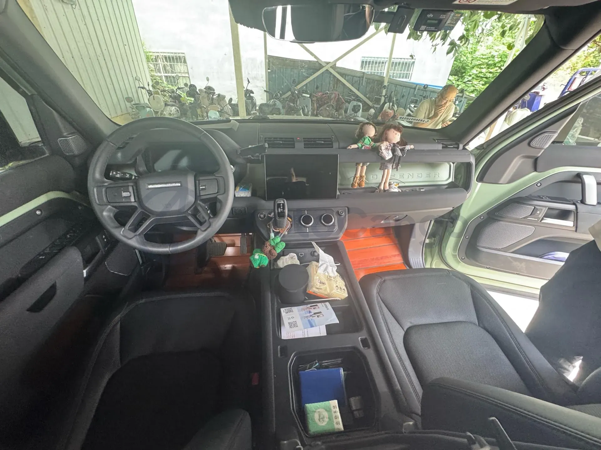 2023 Land Rover Defender 3.0T 400HP L6 8AT,autocango,china used car exporter,china ev exporter,chinese used car exporter,chinese used ev exporter