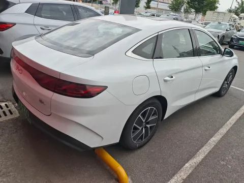 2024 BYD QinL 1.5L 101HP L4 E-CVT PHEV 15.87KWH