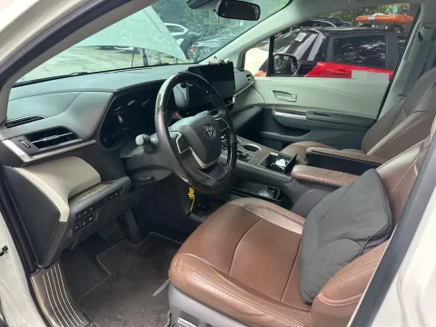 2024 Toyota Sienna 2.5L 189HP L4 E-CVT Hybrid,autocango,china used car exporter,china ev exporter,chinese used car exporter,chinese used ev exporter