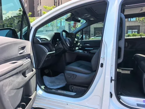 2024 Toyota Sienna 2.5L 189HP L4 E-CVT Hybrid,autocango,china used car exporter,china ev exporter,chinese used car exporter,chinese used ev exporter