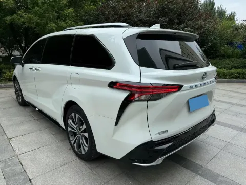 2023 Toyota Granvia 2.5L 189HP L4 E-CVT Hybrid