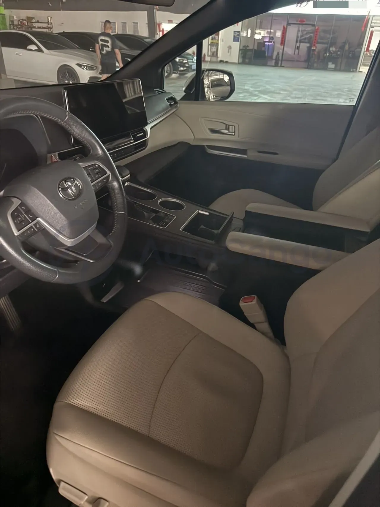 2023 Toyota Granvia 2.5L 189HP L4 E-CVT Hybrid,autocango,china used car exporter,china ev exporter,chinese used car exporter,chinese used ev exporter