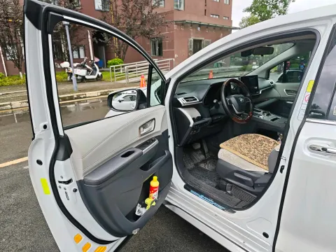 2024 Toyota Granvia 2.5L 189HP L4 E-CVT Hybrid