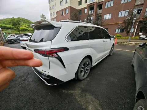 2024 Toyota Granvia 2.5L 189HP L4 E-CVT Hybrid