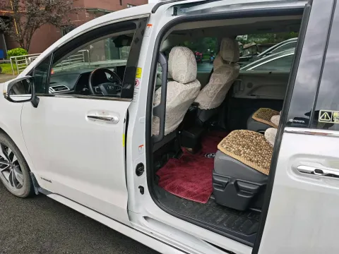 2024 Toyota Granvia 2.5L 189HP L4 E-CVT Hybrid