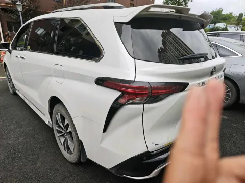 2024 Toyota Granvia 2.5L 189HP L4 E-CVT Hybrid