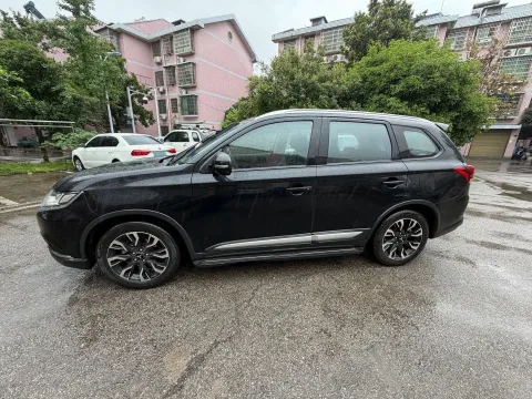 2019 Mitsubishi Outlander 2.0L 166HP L4 CVT