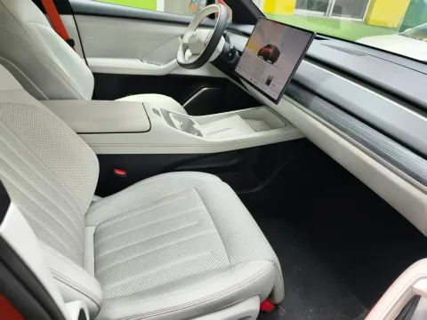 2025 ONVO L60 BEV