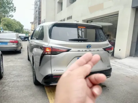 2021 Toyota Sienna 2.5L 192HP L4 E-CVT Hybrid
