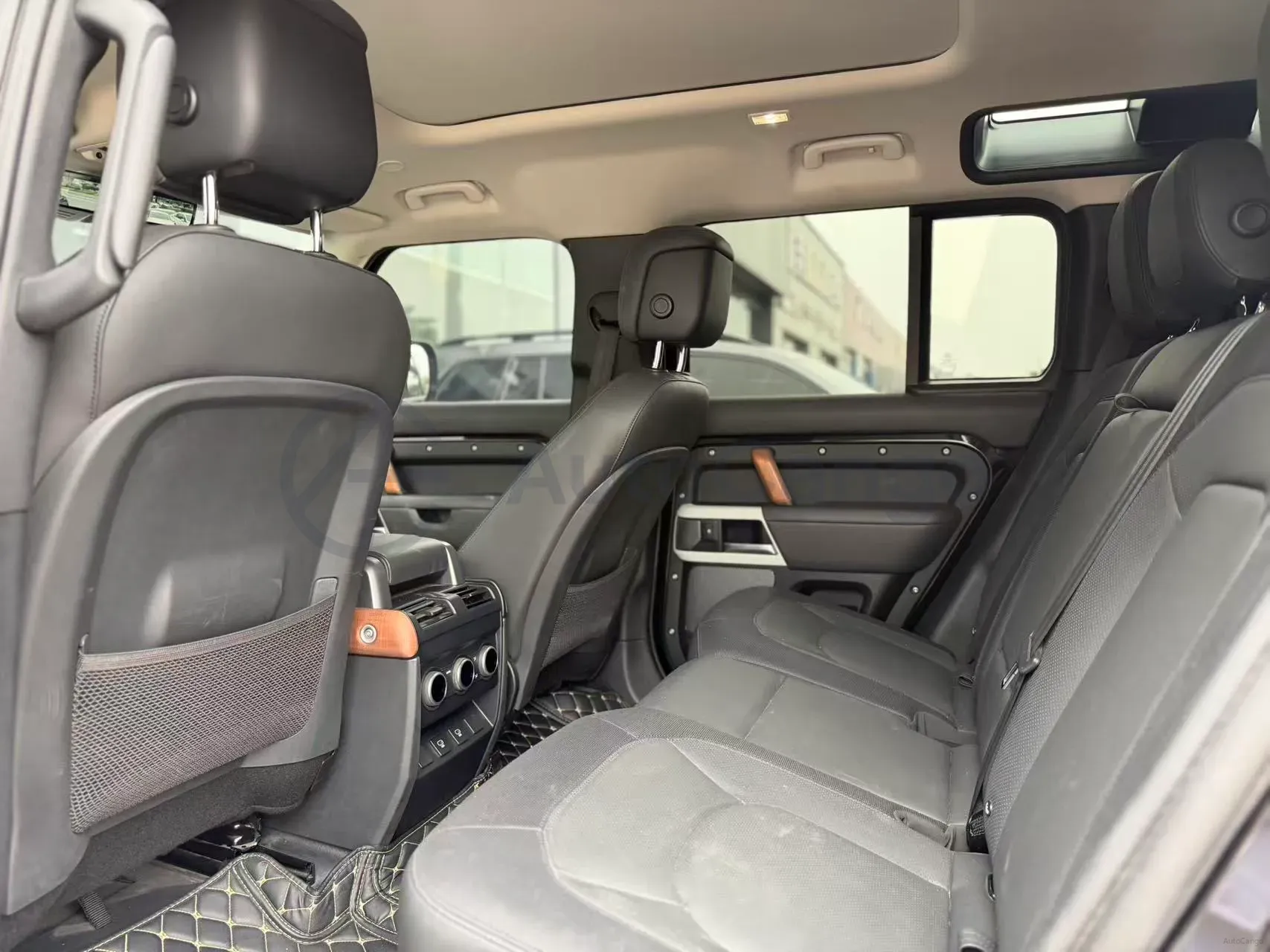 2023 Land Rover Defender 3.0T 400HP L6 8AT,autocango,china used car exporter,china ev exporter,chinese used car exporter,chinese used ev exporter