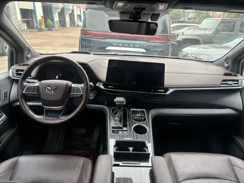 2021 Toyota Sienna 2.5L 192HP L4 E-CVT Hybrid
