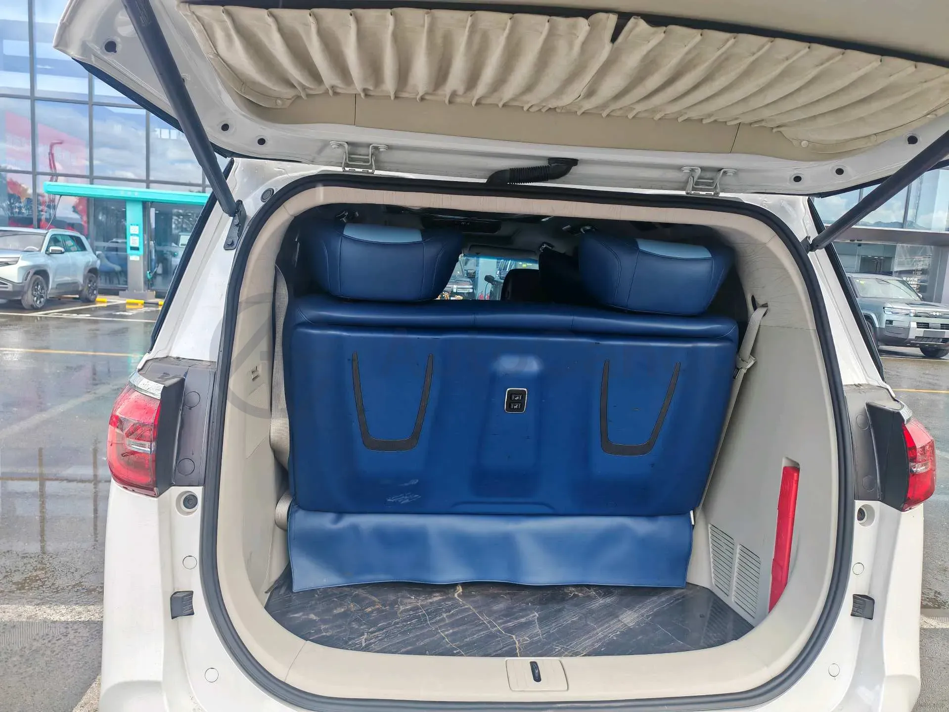 2022 Buick GL8 2.0T 237HP L4 9AT,autocango,china used car exporter,china ev exporter,chinese used car exporter,chinese used ev exporter