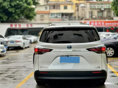 2023 Toyota Sienna 2.5L 189HP L4 E-CVT Hybrid