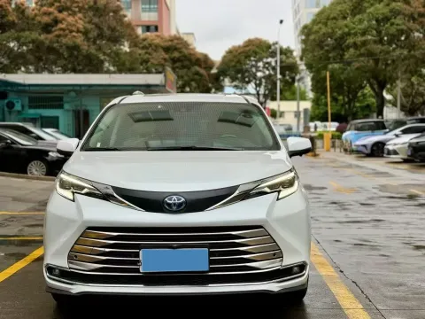 2023 Toyota Sienna 2.5L 189HP L4 E-CVT Hybrid