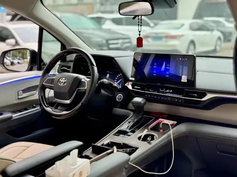 2023 Toyota Sienna 2.5L 189HP L4 E-CVT Hybrid