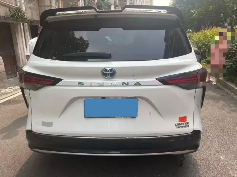 2023 Toyota Sienna 2.5L 189HP L4 E-CVT Hybrid