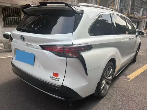 2023 Toyota Sienna 2.5L 189HP L4 E-CVT Hybrid