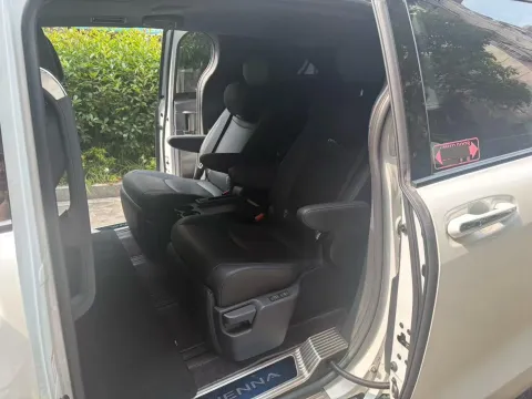 2023 Toyota Sienna 2.5L 189HP L4 E-CVT Hybrid