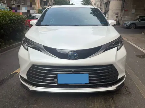 2023 Toyota Sienna 2.5L 189HP L4 E-CVT Hybrid