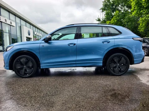 2024 Volkswagen Tiguan L 2.0T 220HP L4 7DCT,autocango,china used car exporter,china ev exporter,chinese used car exporter,chinese used ev exporter