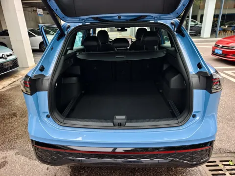 2024 Volkswagen Tiguan L 2.0T 220HP L4 7DCT,autocango,china used car exporter,china ev exporter,chinese used car exporter,chinese used ev exporter