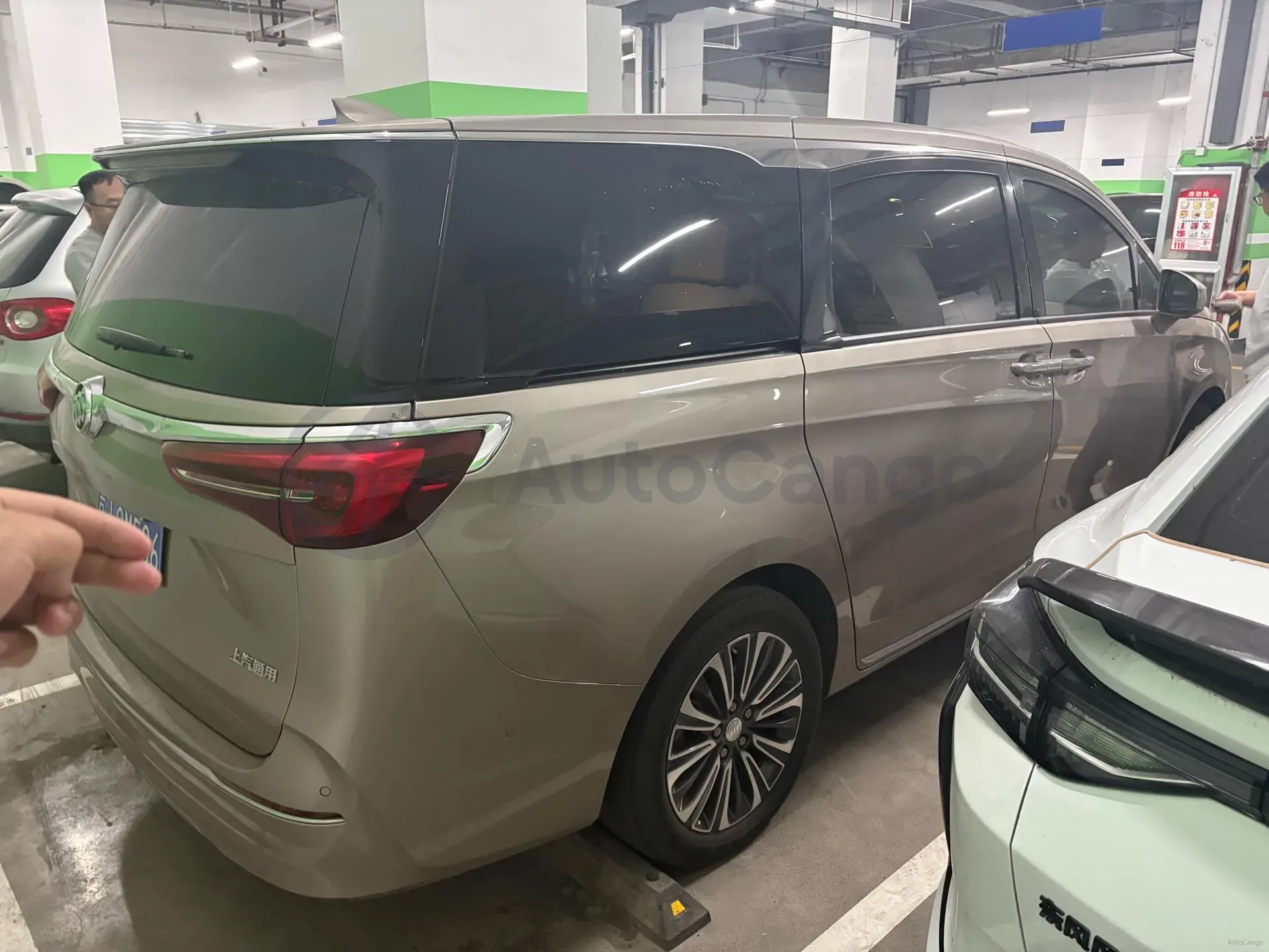 2023 Buick GL8 2.0T 237HP L4 9AT,autocango,china used car exporter,china ev exporter,chinese used car exporter,chinese used ev exporter