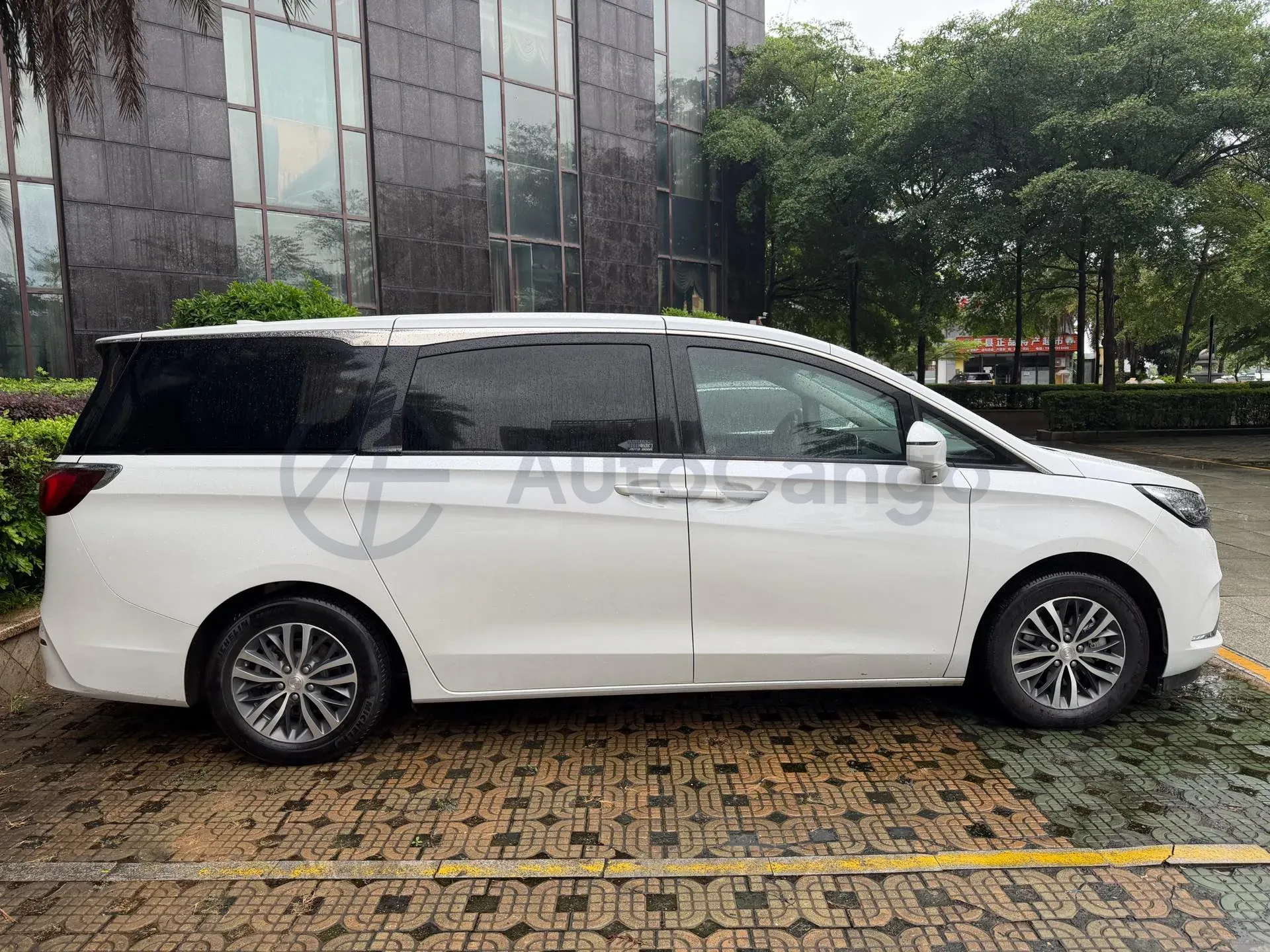 2022 Buick GL8 2.0T 237HP L4 9AT,autocango,china used car exporter,china ev exporter,chinese used car exporter,chinese used ev exporter