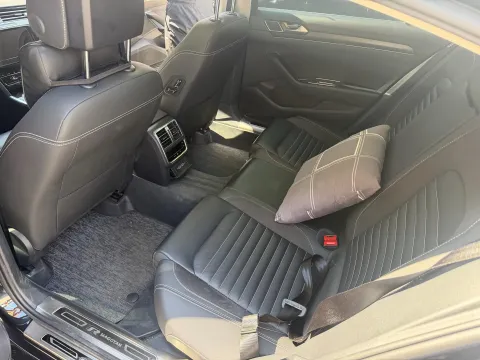 2020 Volkswagen Magotan 2.0T 186HP L4 7DCT,autocango,china used car exporter,china ev exporter,chinese used car exporter,chinese used ev exporter