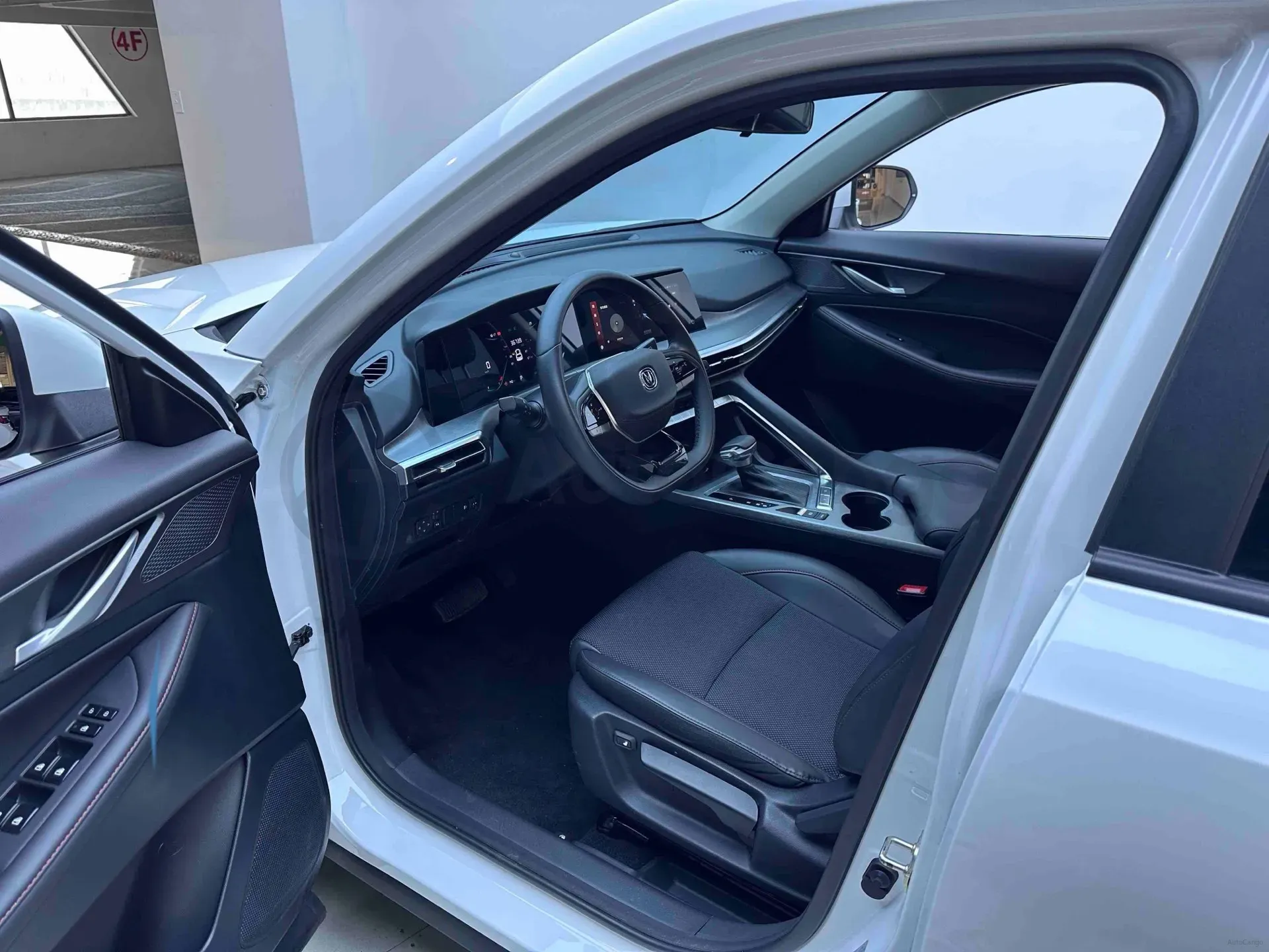2023 ChangAn CS35 Plus 1.4T 160HP L4 7DCT,autocango,china used car exporter,china ev exporter,chinese used car exporter,chinese used ev exporter