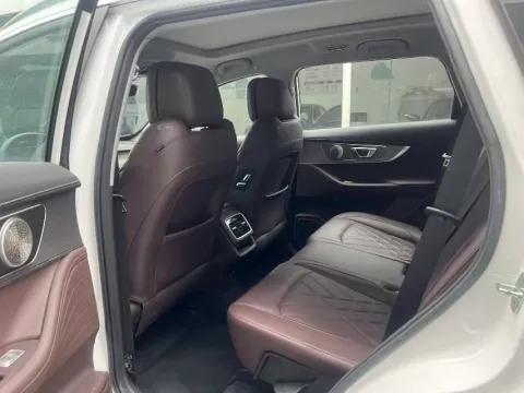 2025 Chery Tiggo 8 PRO 1.6T 197HP L4 7DCT