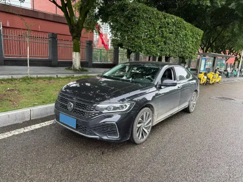 2021 VOLKSWAGEN PASSAT,autocango,china used car exporter,china ev exporter,chinese used car exporter,chinese used ev exporter